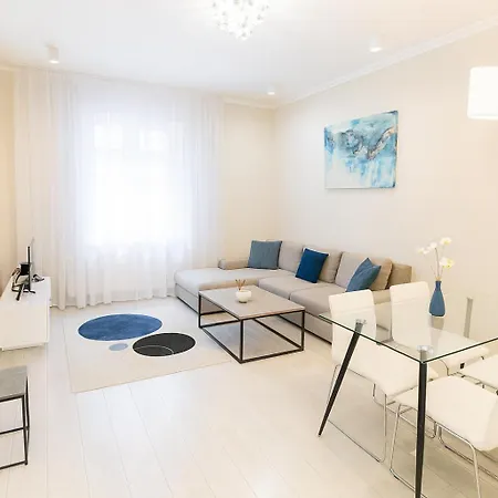 Lerissa Buda بودابست